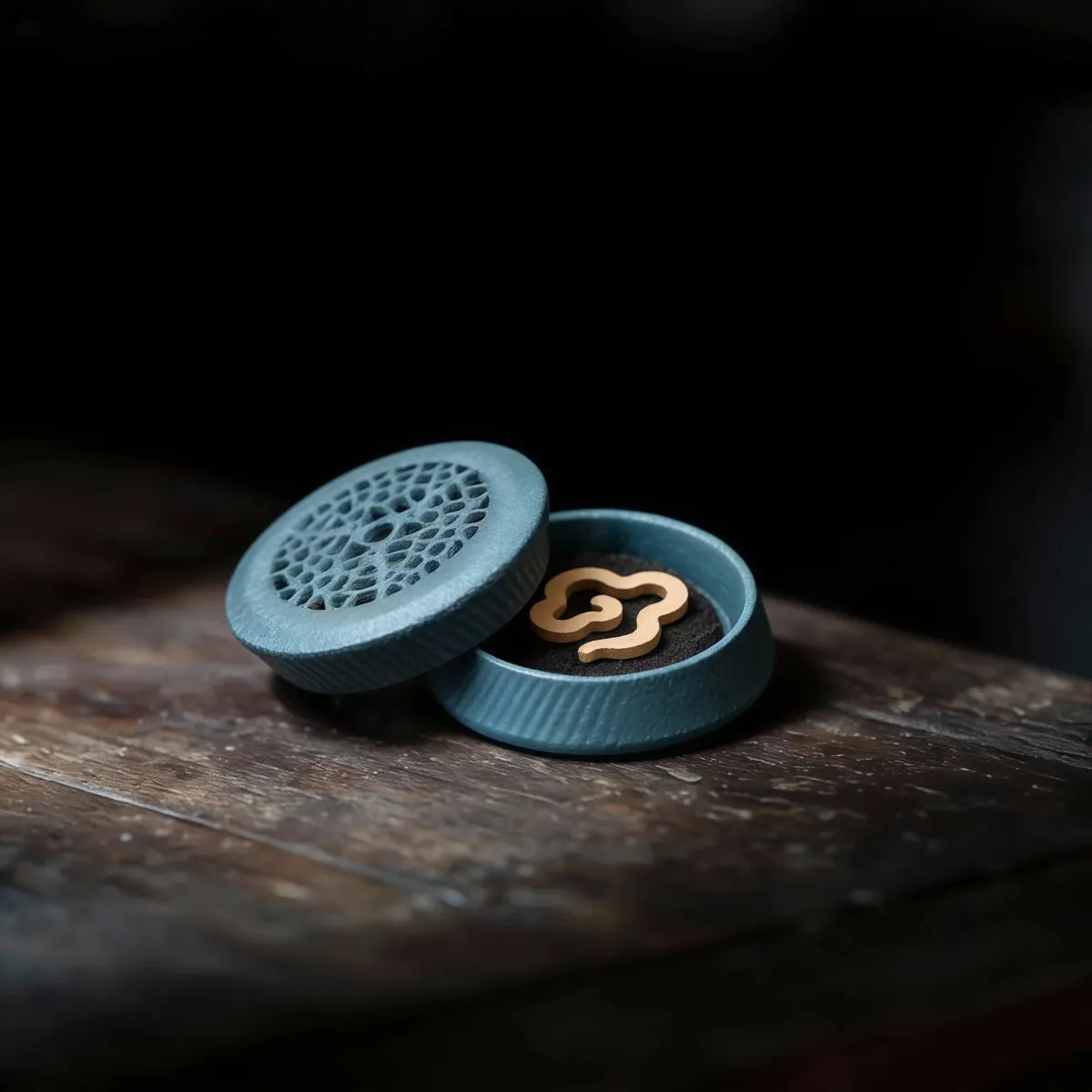 Stillness & Flow – Alloy Openwork Mini Incense Burner Set